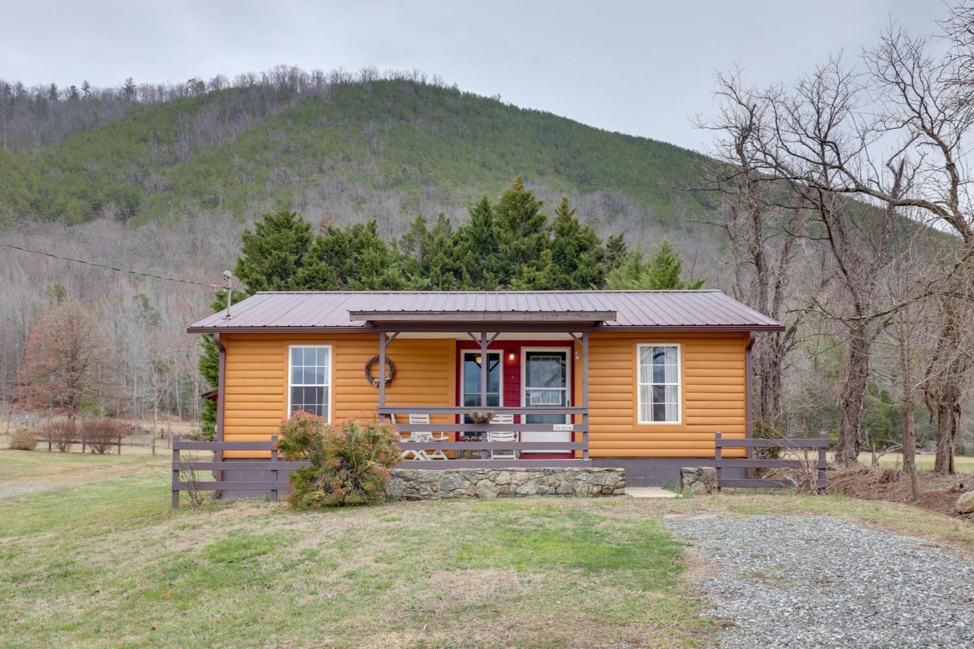Riverfront Hot Springs Cabin With Private Hot Tub! Екстер'єр фото