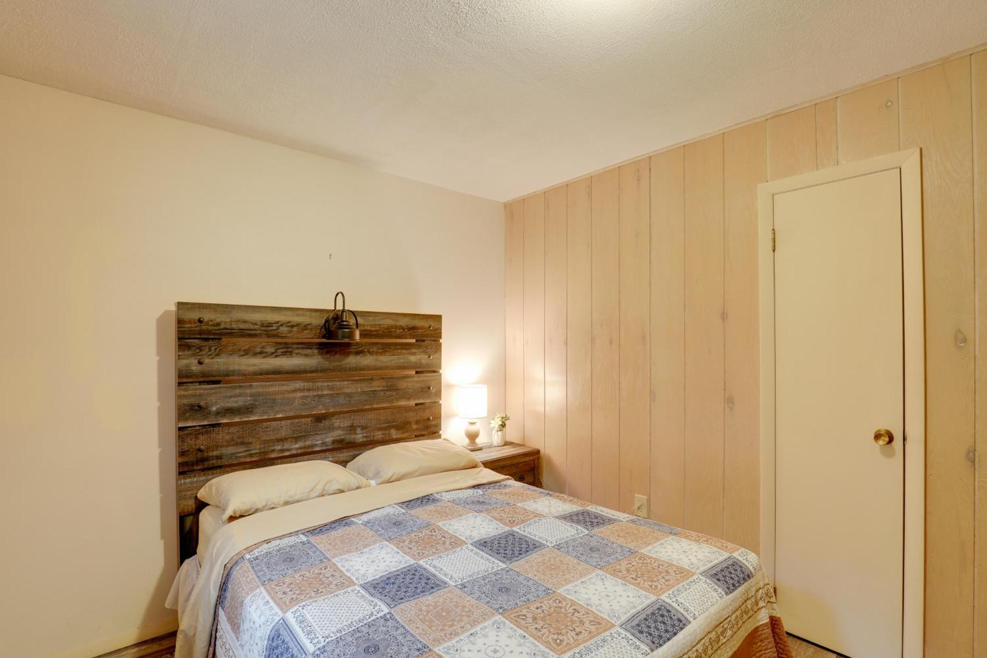 Riverfront Hot Springs Cabin With Private Hot Tub! Екстер'єр фото