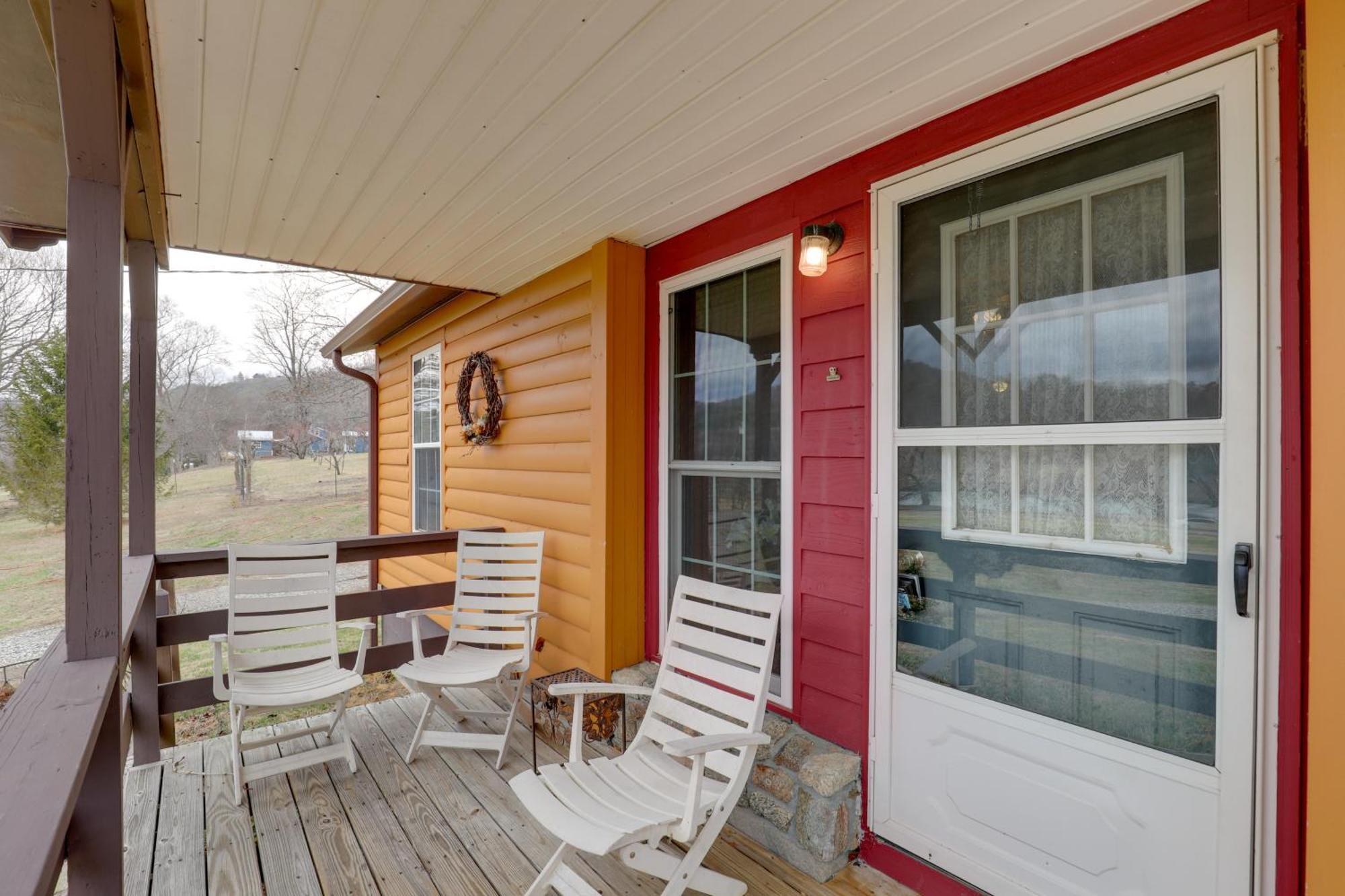 Riverfront Hot Springs Cabin With Private Hot Tub! Екстер'єр фото